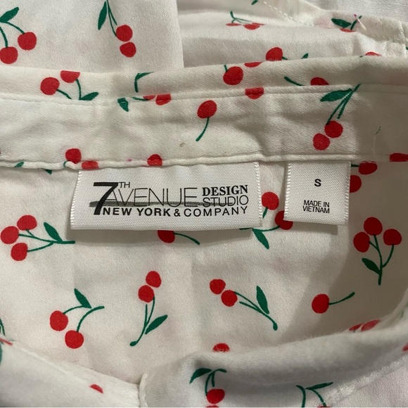 NY&C 7th Avenue White Red Cherry Print Popover Top - Picture 5 of 6
